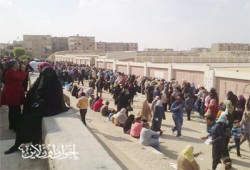 ناخبون يقتحمون اللجان بالمعصرة احتجاجًا على تأخر التصويت