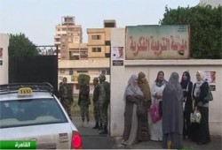 مصر الجديدة تدلي بأصواتها في حراسة الجيش