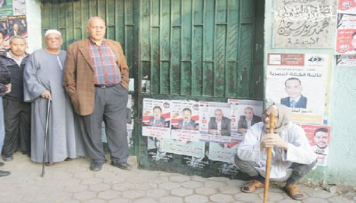 بدء التوافد على لجان الاقتراع في أول انتخابات بعد الثورة