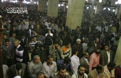 "يديعوت أحرونوت" تبرز مظاهرة "الأزهر" لنصرة الأقصى