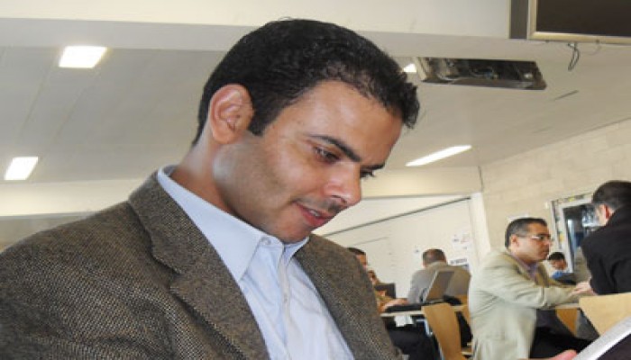 الإخوان بين المطرقة والسندان