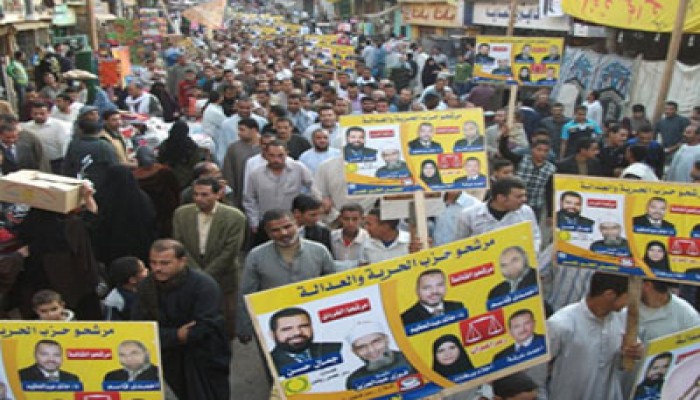 مسيرة حاشدة للحرية والعدالة بالفيوم وسط ترحيب شعبي