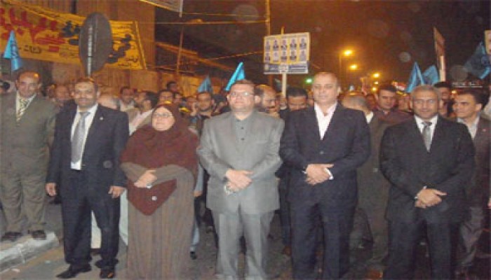 أهالي الحدائق والأميرية تهتف: "الشعب يريد الحرية والعدالة"