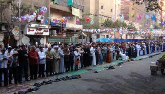 "الحرية والعدالة" و"النور" في ساحة صلاة العيد بالقبة