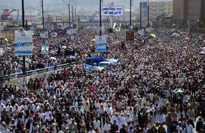 شهداء وجرحى باليمن.. ومظاهرات لإسقاط الديكتاتور