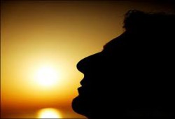 والدتي تظلم زوجتي.. ماذا أفعل؟!