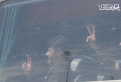 الاحتلال يمنع زوجة مبعد من السفر لملاقاته