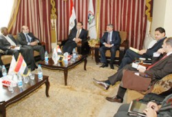 "الحرية والعدالة" يستقبل وفدًا من مستثمري دبي