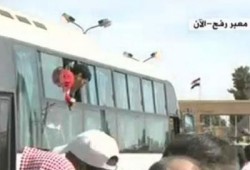 حافلات الأسرى المحررين تنطلق باتجاه الحرية