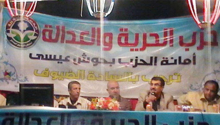 حسني عمر: الثورة لن تكتمل إلا ببناء نظام ديمقراطي قوي