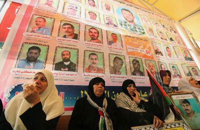 صحف العالم: تحرير الأسرى الفلسطينيين انتصار للثورة المصرية