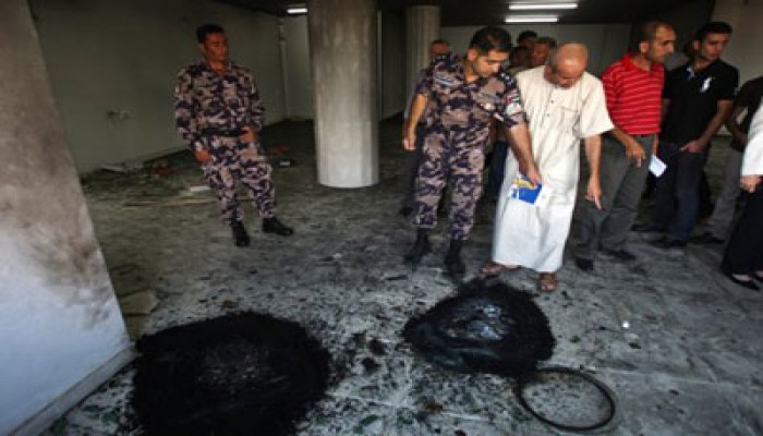 سواسية: حرق المساجد الفلسطينية استهتار بالقيم والأديان