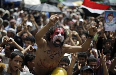 اليمن يشتعل بمظاهرات الغضب ضد تهديدات الديكتاتور