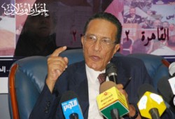 د. عاطف البنا: "العسكري" حصن "الانتخابات" بإعلان دستوري