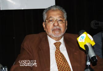 المرشد العام يؤم الصلاة على جنازة الدكتور عبد القادر حجازي