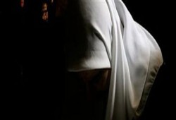 مراهقة على حافة الهاوية.. كيف لا أسقط؟!