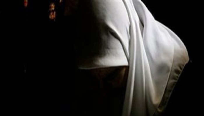 مراهقة على حافة الهاوية.. كيف لا أسقط؟!