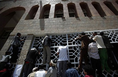 اليمن تواصل التصعيد الثوري لإسقاط الديكتاتور