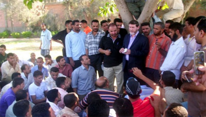 "الحرية والعدالة" بالشرقية يتدخل لإنهاء أزمة عمال "مرسيدس"