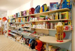 "الحرية والعدالة" ينظم معرضًا للأدوات المدرسية بالبحيرة