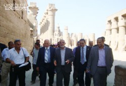 بالصور .. زيارة المرشد العام لقنا والأقصر