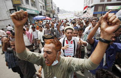 ثوار اليمن يصعدون احتجاجاتهم في مواجهة عناد الديكتاتور