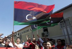 روسيا تعترف بـ"انتقالي" ليبيا.. والثوار يطاردون القذافي