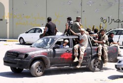 الجارديان: كتائب القذافي تحاول استنزاف الوقت