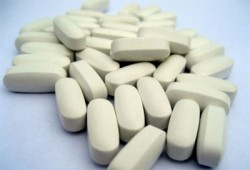 إقبال على حبوب تأخير الحيض.. والأطباء يحذرون!