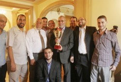 إهداء المرشد العام كأس البطولة الرمضانية بشبين القناطر