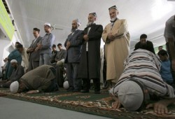 طاجيكستان تمنع الشباب من الصلاة في المساجد!