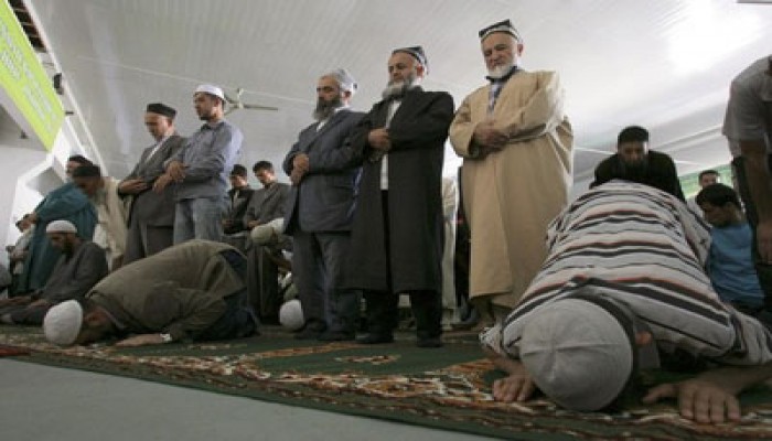 طاجيكستان تمنع الشباب من الصلاة في المساجد!