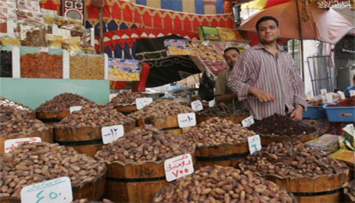ياميش رمضان.. التقشف شعار الموسم الحالي