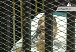 محاكمات الطغاة.. مبارك إلى أين؟!