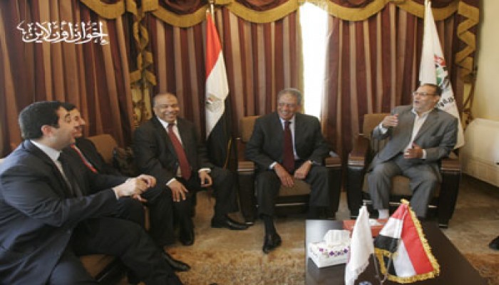 عمرو موسى في (الحرية والعدالة): إنقاذ مصر مسئولية الجميع