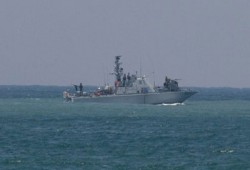 سفن صهيونية تحاصر "الكرامة"