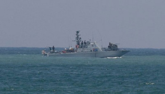 سفن صهيونية تحاصر "الكرامة"