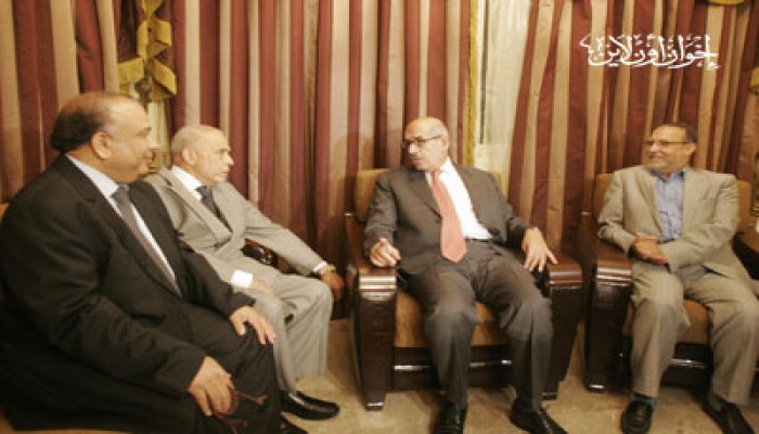 العريان والكتاتني يستقبلان البرادعي بمقرِّ "الحرية والعدالة"