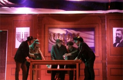 "زي ما أكون بحلم" تجربة مسرحية بين الثناء والرجاء