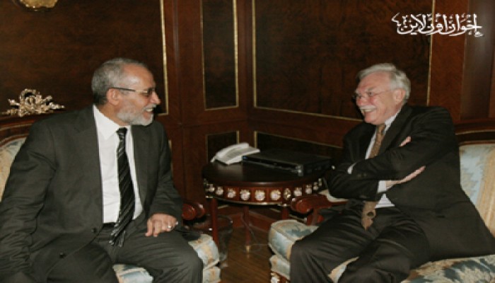 المرشد العام يستقبل السفير الفرنسي