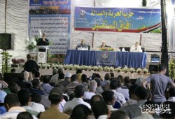 د. محمد مرسي يؤكد ضرورة القصاص للشهداء وعودة الأموال المنهوبة