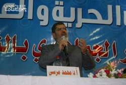 د. مرسي يدعو للحفاظ على الثورة وأخلاق الميدان