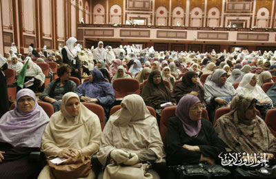 العمل السياسي للأخوات.. لا قيد إلا الشرع