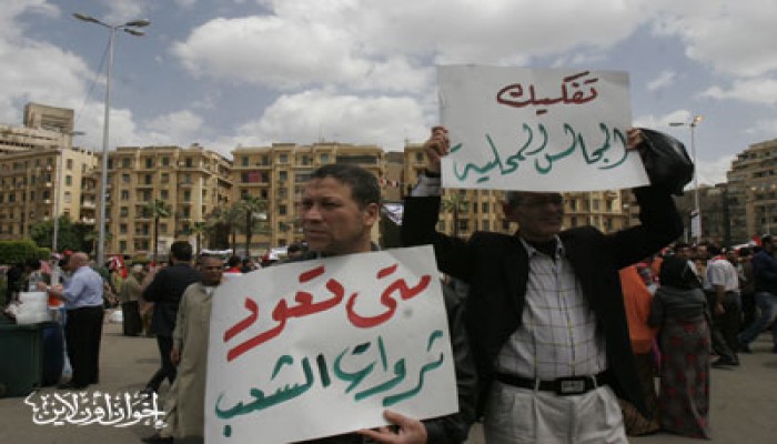 حل المجالس المحلية.. انتصار جديد للثورة