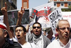 مستقلون يجتمعون بدمشق وفرنسا تهاجم الأسد