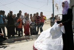 منع عروس فلسطينية من المرور عبر معبر رفح