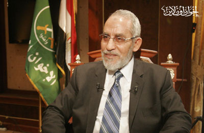 المرشد العام يهنئ د. محمد كمال بزفاف كريمته