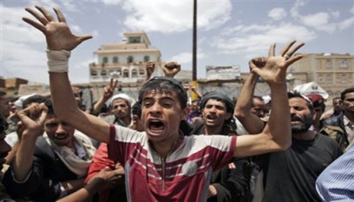 ثوار اليمن يطالبون بمجلس انتقالي لإعادة البناء