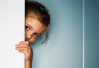 انطواء طفلك.. بيدك أنت!