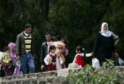 جيش الأسد يقصف "تلكلخ" والأهالي ينزحون للبنان